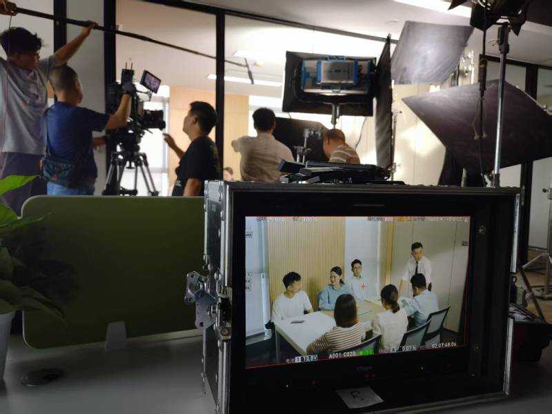 长垣县TVC拍摄公司：科技产品视觉化大师，诠释未来感与功能美学
